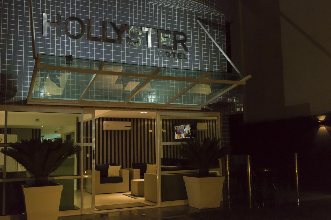 Hollyster Hotel 2*