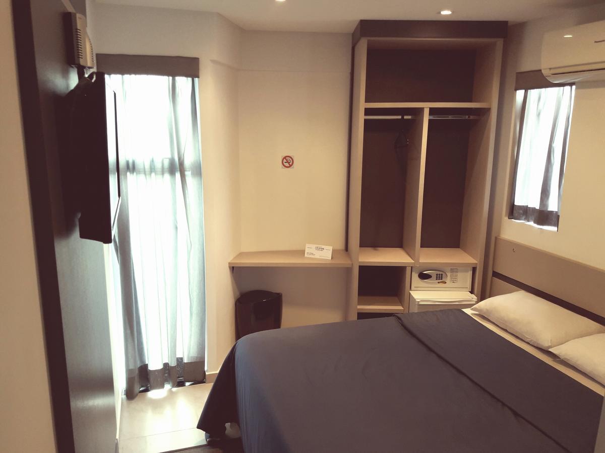 Hollyster Hotel 2*